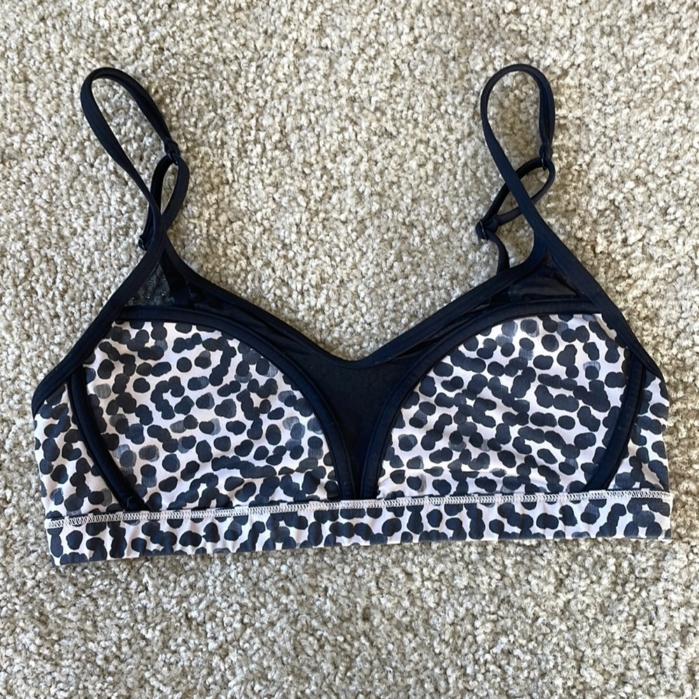 Lululemon sports bra size 8